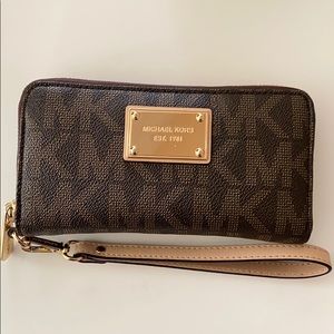 Michael Kors wristlet